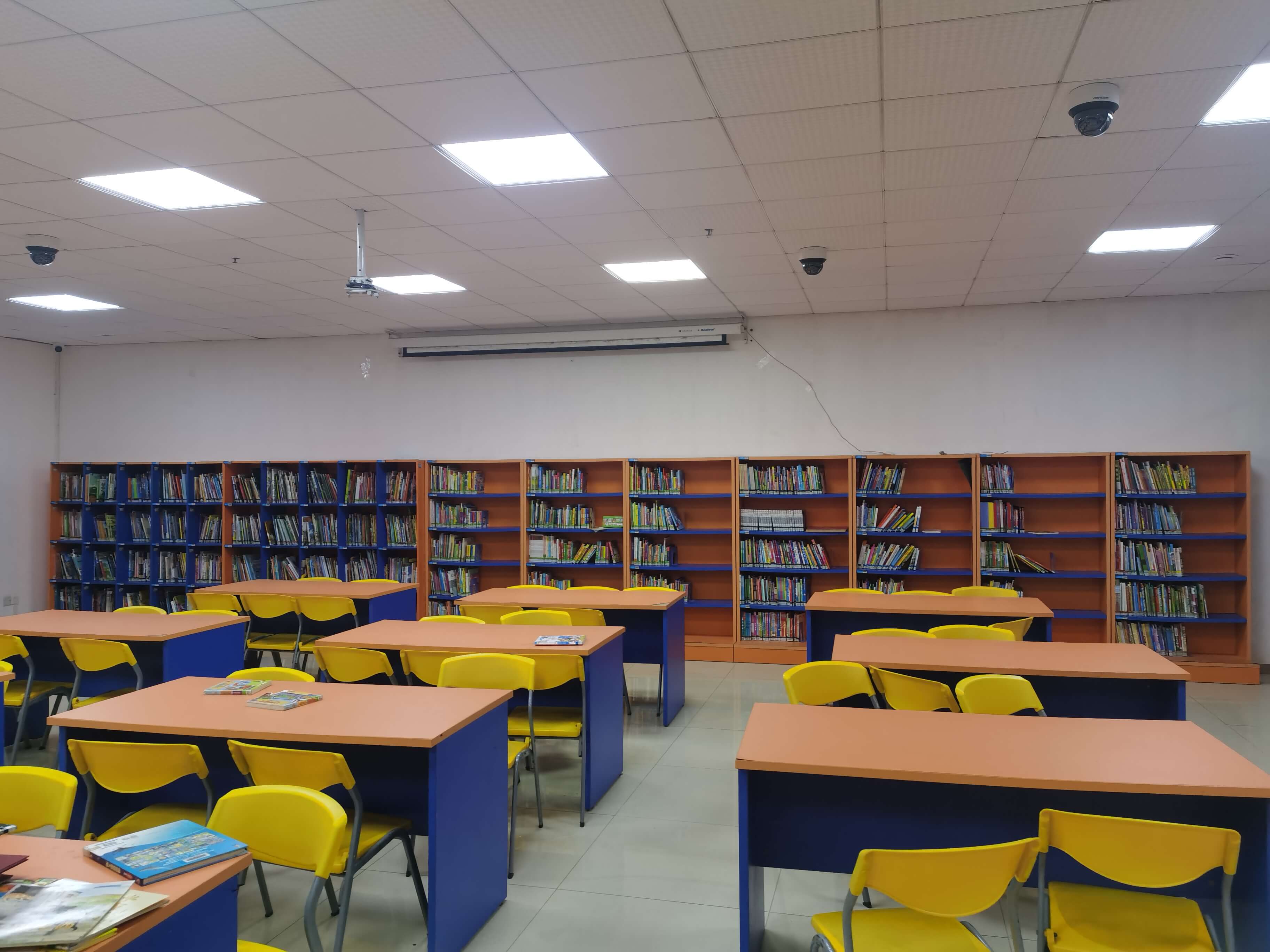 INTECH AI camera inventory end is used to capture book spine images of on-shelf books in library